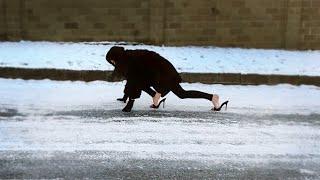 High Heels Mules on very Slippy road, High Heels Mules on ICE, Girl in High Heels on ICE (# 912)