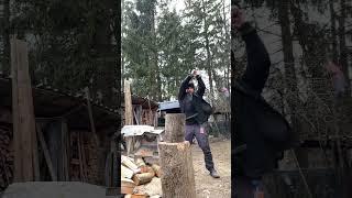Splitting Wood Log Slomo! @skogoutdoor  #woodsplitter #woodcutting #outdoorgear #slomo #wood