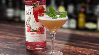 Exquisite STRAWBERRY & ROSE Gin Sour Cocktail