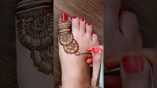 Beautiful mehndi design for leg