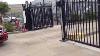 Trackless bifold gates