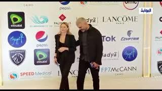 هاني عادل وزوجته أول المتواجدين على الريد كاربت في خامس أيام مهرجان القاهرة