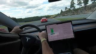 Tesla Model 3 v Porsche 911 Rudskogen