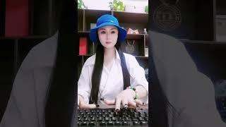 办公中 #翡翠原石 #翡翠 #翡翠手鐲 #翡翠手镯 #情感 #古玉收藏 #翡翠挂件 #正能量 #玉佩 #翡翠珠宝