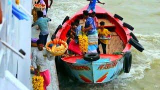 ট্রলারে করে চলন্ত লঞ্চে উঠছেন রুটি-কলা বিক্রেতারা |launch hawkers  | amader launch