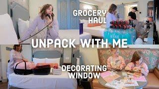 UNPACK WITH ME at Disney World | Decorating Disney Window | Kids Bed Setup | Grocery Haul