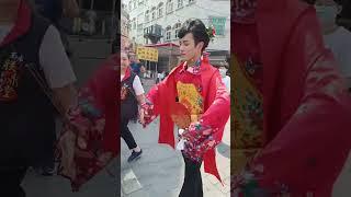 天上聖母•男乩童•盛裝打扮~ #廟會 #噴泉太陽 #乩童