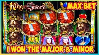 MAX BET MAJOR & MINOR PROGRESSIVE WIN ON THE KING AND THE SWORD   Classic WMS Slot Machine   How to