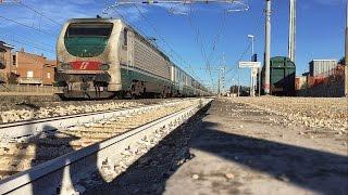 E402b.113 sul EXP 14142 Taranto - Ventimiglia \ Lourdes, in transito a Fano.