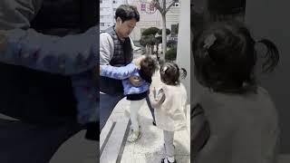 아빠 출근길을 로남매가 바래다준단다^^