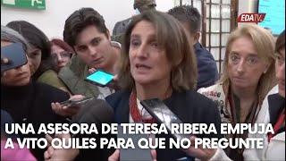 Una asesora de Teresa Ribera EMPUJA a Vito Quiles para que NO pregunte