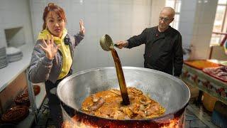 Eating The Juiciest Lamb Neck in Uzbekistan! Why Central Asia Street Food so Good??