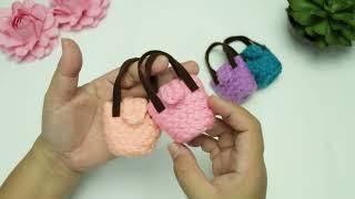 diy mini souvenir bags from yarn