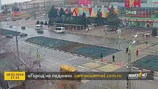 Проезд на красный г. Волжский, пр. Ленина 85 - вид на ЦУМ 18-03-2024 17-15