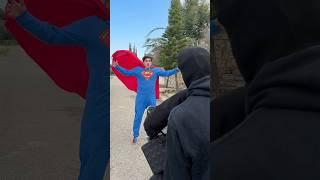 جوزي بدو يصير بطل خارق بالقوة: