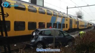 Trein ramt auto in Velp