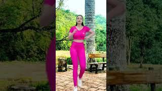 Giật bụng và nhấc chân lên đó là cách HLV đã giấu đi cách giảm mỡ bụng tốt nhất 2025 này #socnau