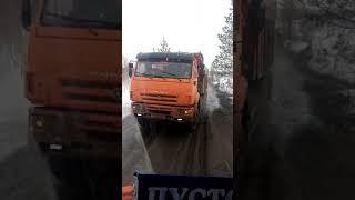 КАМАЗ 6522 по грязи на погрузку летит)))