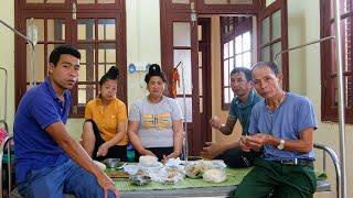 Harvesting Mac Khen Fruit to Sell at Market, Visiting Sick Daughter in Hospital Farmer family