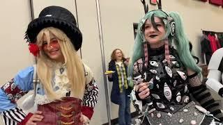 Rixie (Collector's Maze) on the scene at Missouri Con