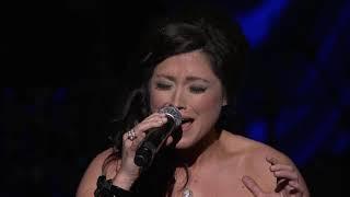 Kari Jobe: "What Love Is This" (43rd Dove Awards)