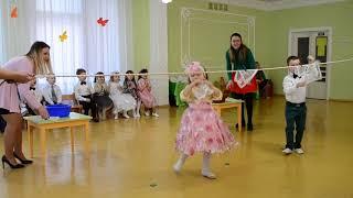Веселая игра с мамами Утренник 8 Марта в детском саду