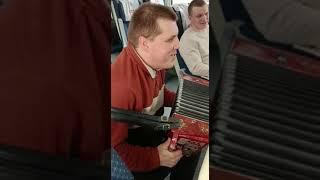 Поезд, песни и гармонь! Гармонист Андрей Чешуин