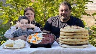 Fried Eggs with Sausages – The Legendary Nomadic Breakfast from the Far East!
