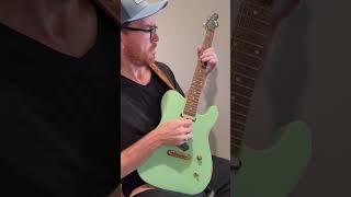 FUNKY FINGERSTYLE BLUES LICK #shortsfeed #guitar #xvive