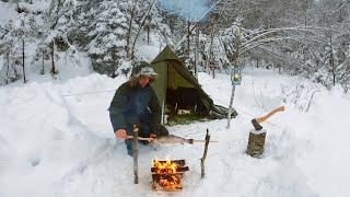 Kar Fırtınasında Sobalı Çadır Kampı - Bushcraft, ilkel olta, buzda balık avı - Yakala, Pişir ve Kamp