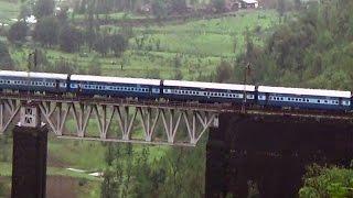 Kasara Ghat: Beautiful view of train passing through tunnel