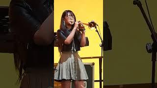 Without Tarararara from the crowd. This Trumpet Sound Not Complete.