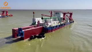 Cutter suction dredger uses marine airbags to launch water in preparation for a dredging operation