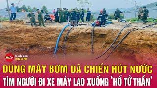 Tin mới nhất vụ xe máy rơi xuống 'hố tử thần': Lắp 5 máy bơm hút nước tìm kiếm nạn nhân | Tin24h