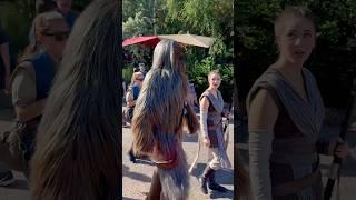 Rey and Chewie Walking Around Galaxy’s Edge! #galaxysedge #starwars #disney #rey #chewbacca