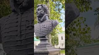 Могила Героя Отечественной войны 1812 г. Дениса Давыдова на территории Новодевичьего монастыря.