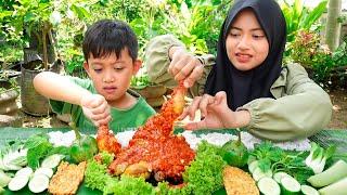 ENAK BGT‼️ MUKBANG AYAM PENYET UTUH SIRAM CABE + LALAPAN | BARENG BOCIL