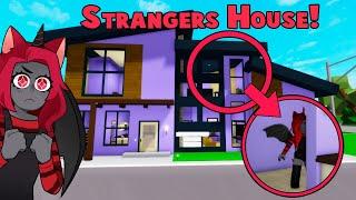 I *SECRETLY* Lived In A STRANGERS HOUSE! (Brookhaven RP Roblox)