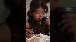 Niña llorando / Memeclip