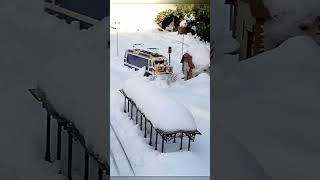 Snow plow fights its way through icy snow - #gardenrailway #lgb #gartenbahn