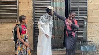 Femme méchante envers enfants d'autrui