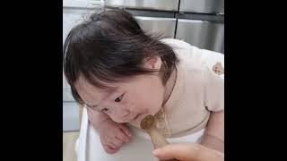 밥먹다 자는아이