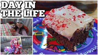 DAY IN THE LIFE | Peppermint Hot Chocolate Poke Cake | Homeschooling Stay At Home Mom