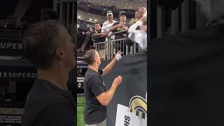 Drew Brees Signs for Fans before Eagles Game #saints #nfl #shorts