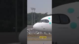 WHAT IS WRONG WITH YOUUU(Credits: @walkbyfeet , @EurofilmsAviation ) #planes #cool #aviation
