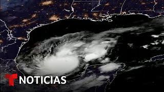 El huracán Milton lleva lluvias torrenciales a siete estados de México | Noticias Telemundo