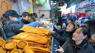 Halal Street Food Market in China: Crispy Beef Pie, Giant Deep-Fried Sweet Pastry & More Buzz!