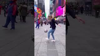 Freestyle football in New York ️️️️️️ #aguska