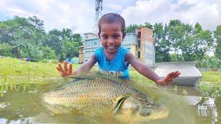 Unique Hand Fishing Video Traditional Little Boy Hunting Big Fish By Hand In Rain Session Water