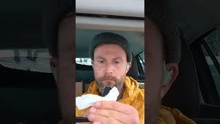 Für mehr Realität beim Dachzelt-Reisen. Mit meiner ersten Rasur im Auto bin ich relativ zufrieden. 🫒